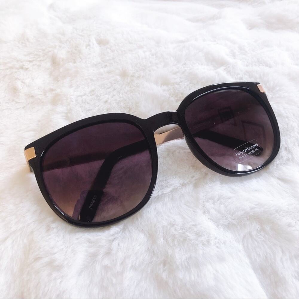 Isabel Black Round Fashion Sunglasses - Picture 3 of 9